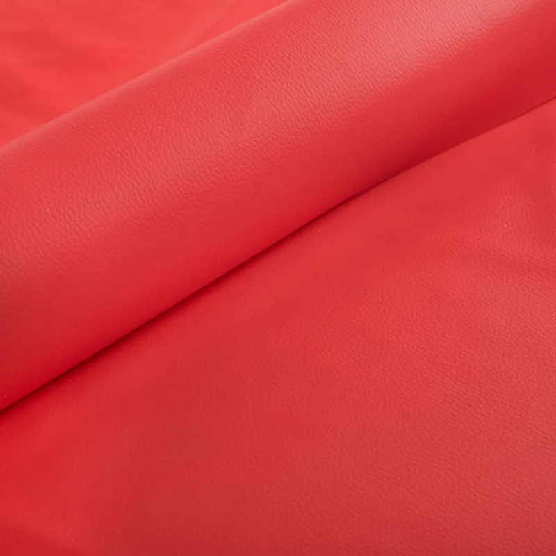 Poltrona pouf rossa per il relax in giardino o in soggiorno