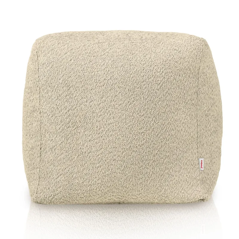 Pouf quadrato beige per un arredamento versatile