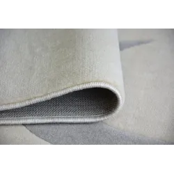 Tappeto elegante in crema, perfetto per interni moderni
