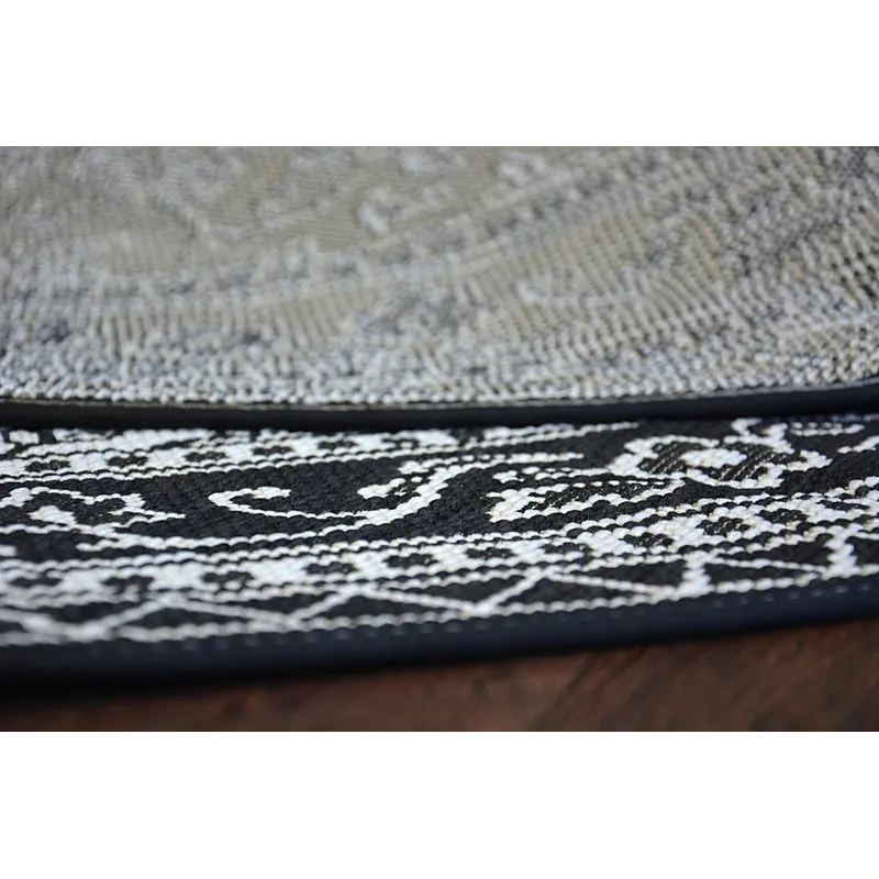 Tappeto circolare in sisal con stile colorato, perfetto per interni
