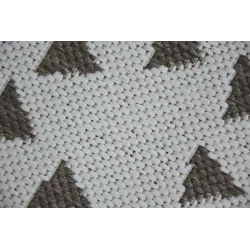Tappeto in sisal con texture liscia, perfetto per ambienti moderni