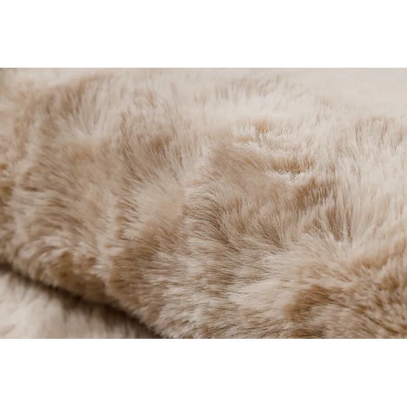 Tappeto shaggy pratico beige, perfetto per la cameretta