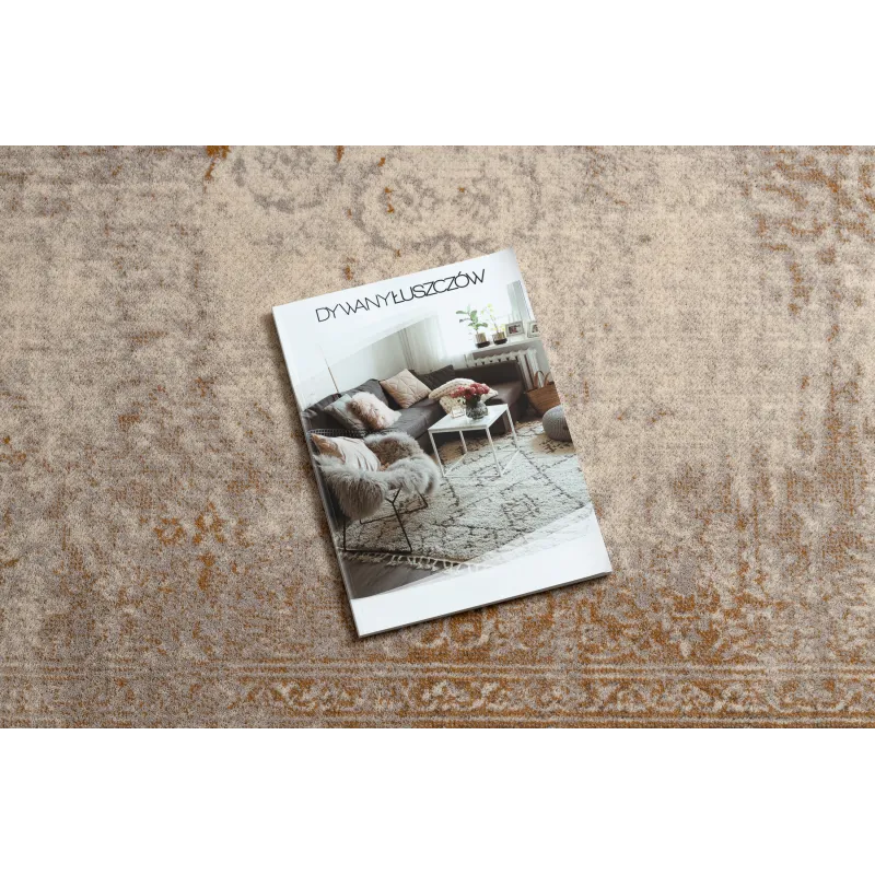 Tappeto beige, ideale per arredamenti eleganti e moderni