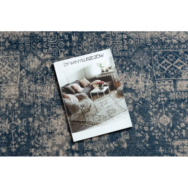 Tappeto blu scuro con dettagli beige, adatto per il soggiorno