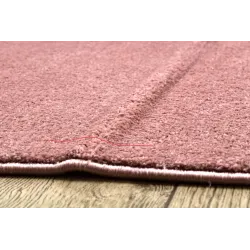 Tappeto rosa morbido, ideale per l'arredamento del soggiorno
