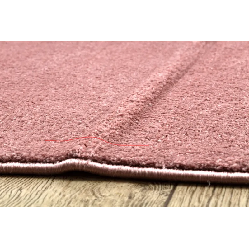 Tappeto rosa morbido, ideale per l'arredamento del soggiorno