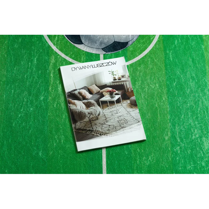 Tappeto per bambini verde con design da campo da calcio