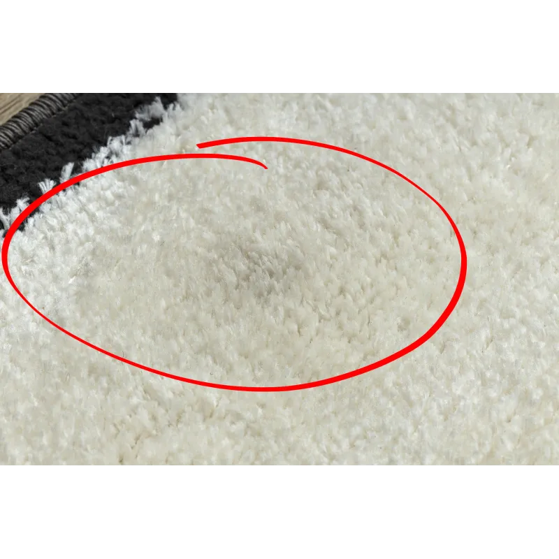 Tappeto con superficie liscia, ideale per interni moderni