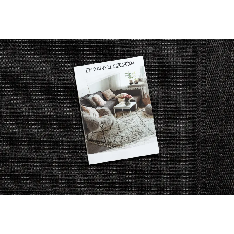 Tappeto TIMO 5000 nero, perfetto per arredare spazi esterni con stile