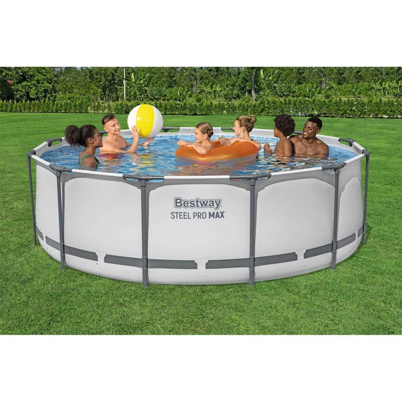 Piscina con telaio blu, perfetta per attività estive all'aperto