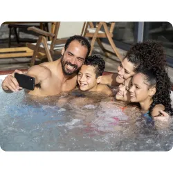 SPA gonfiabile Lay-Z Helsinki, perfetto per incontri con amici in giardino