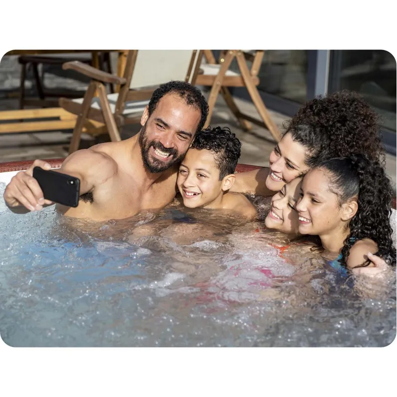 SPA gonfiabile Lay-Z Helsinki, perfetto per incontri con amici in giardino