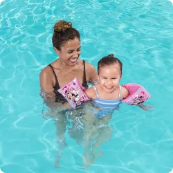Braccioli Minnie, perfetti per il gioco in acqua in giardino o in piscina
