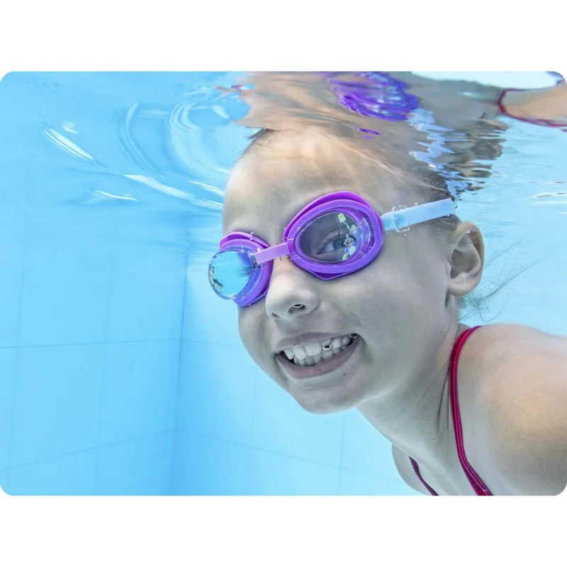 Occhiali da nuoto colorati per bambini, perfetti per il divertimento estivo in piscina