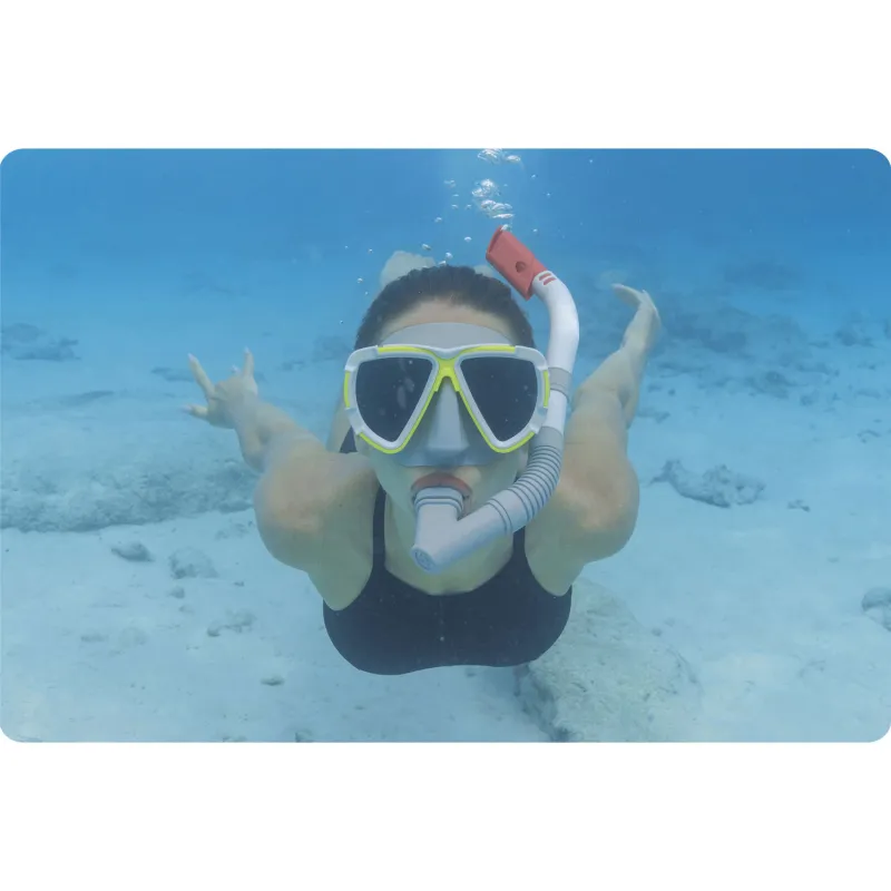 Set da immersione bianco, perfetto per avventure acquatiche estive