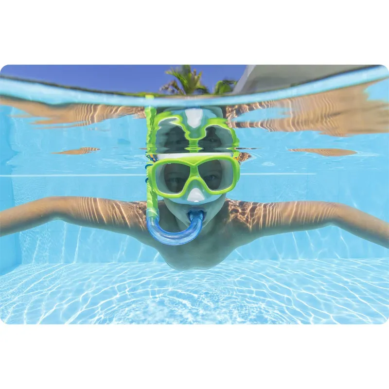 Set di snorkeling colorato, ottimo per viaggi estivi al mare