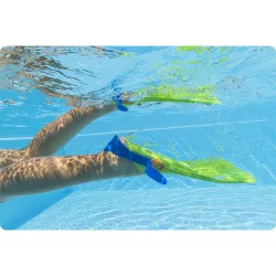 Set di snorkeling che incoraggia i bambini a esplorare il mondo sottomarino