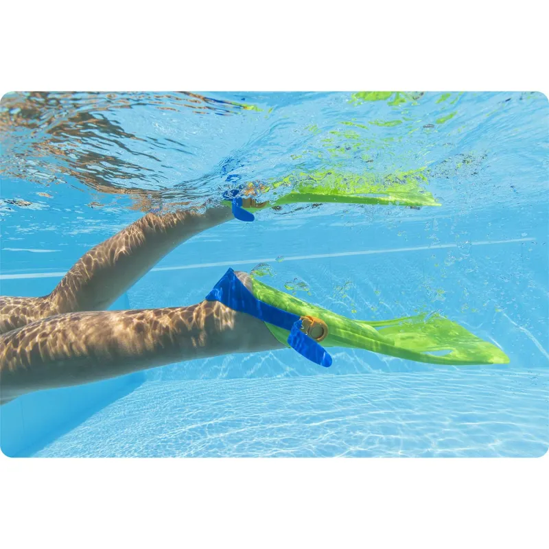 Set di snorkeling che incoraggia i bambini a esplorare il mondo sottomarino