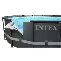 Piscina resistente per il relax estivo in giardino