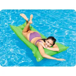 Materasso da nuoto verde, perfetto per rilassarsi in giardino o in spiaggia