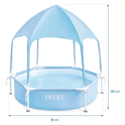 Piscina con struttura per bambini, ottima per il relax nelle giornate calde